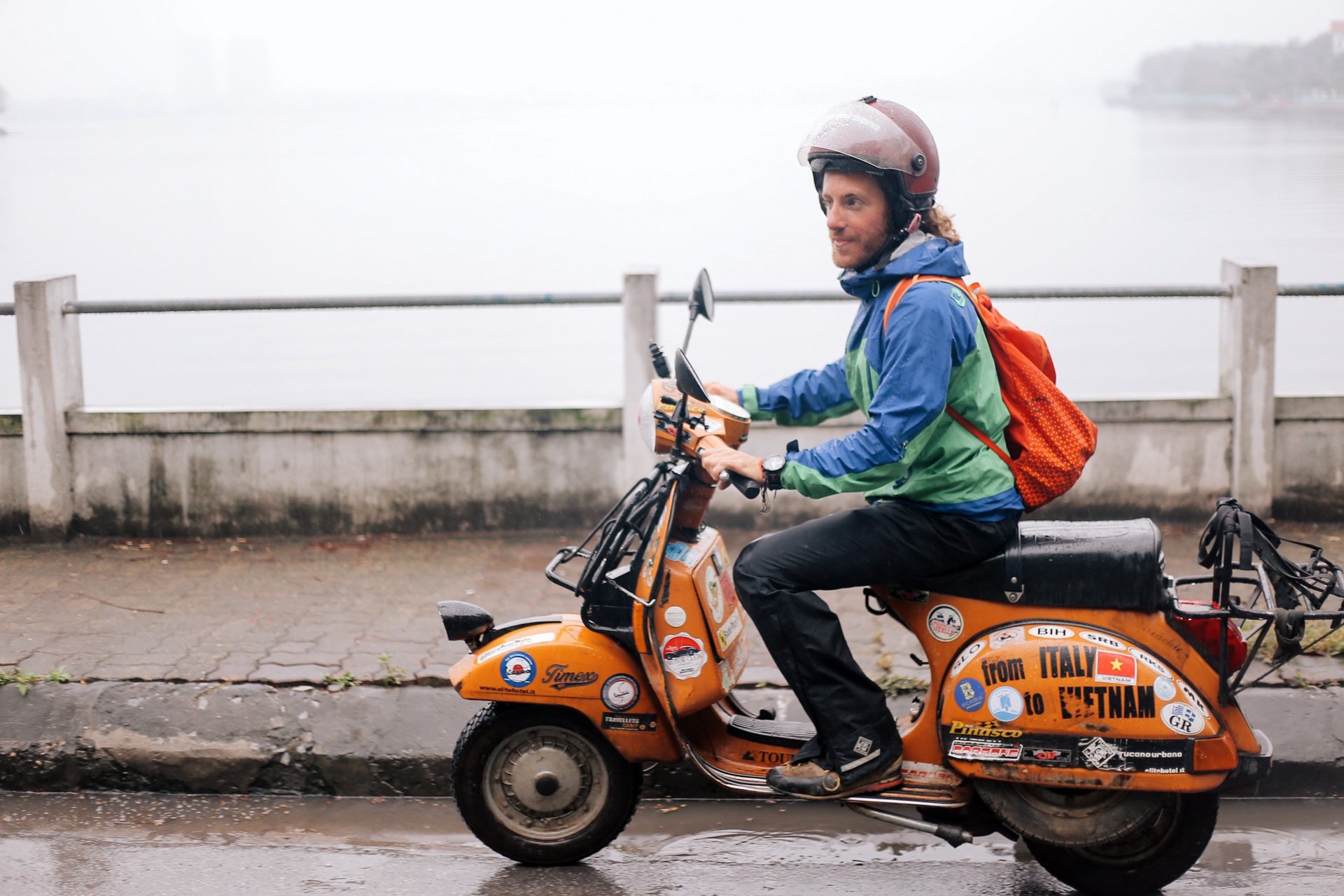 Nguoi nuoc ngoai thue xe may anh 1