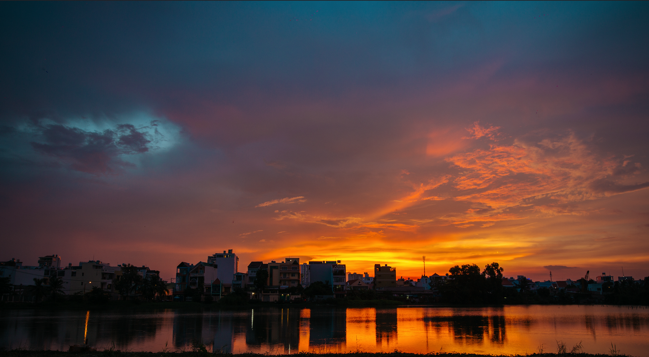 Hoang hon tu tren cao o TPHCM anh 8