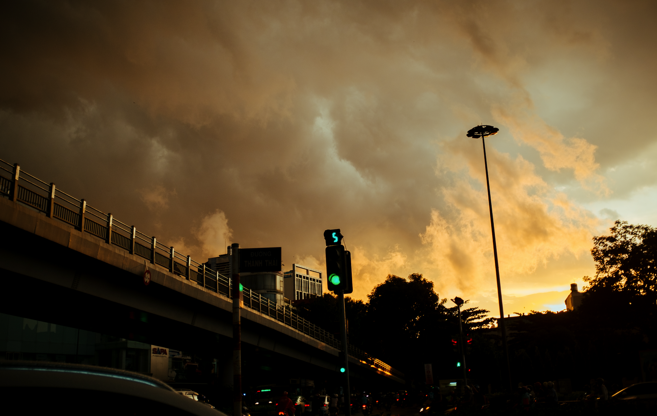 Hoang hon tu tren cao o TPHCM anh 10