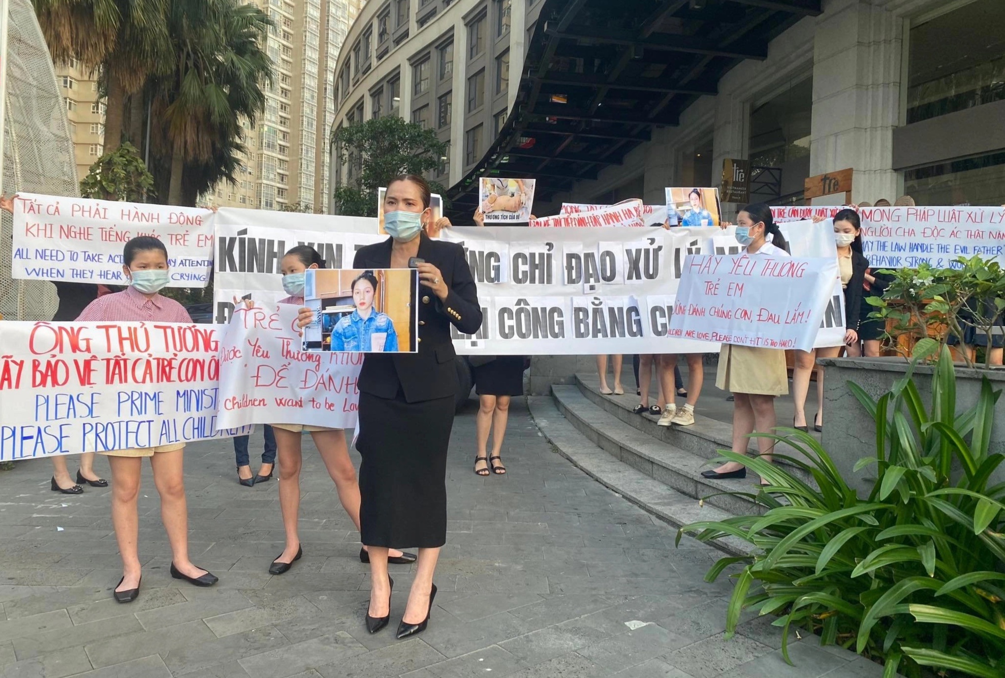 Nguoi dan gio bang ron tai chung cu Saigon Pearl anh 1