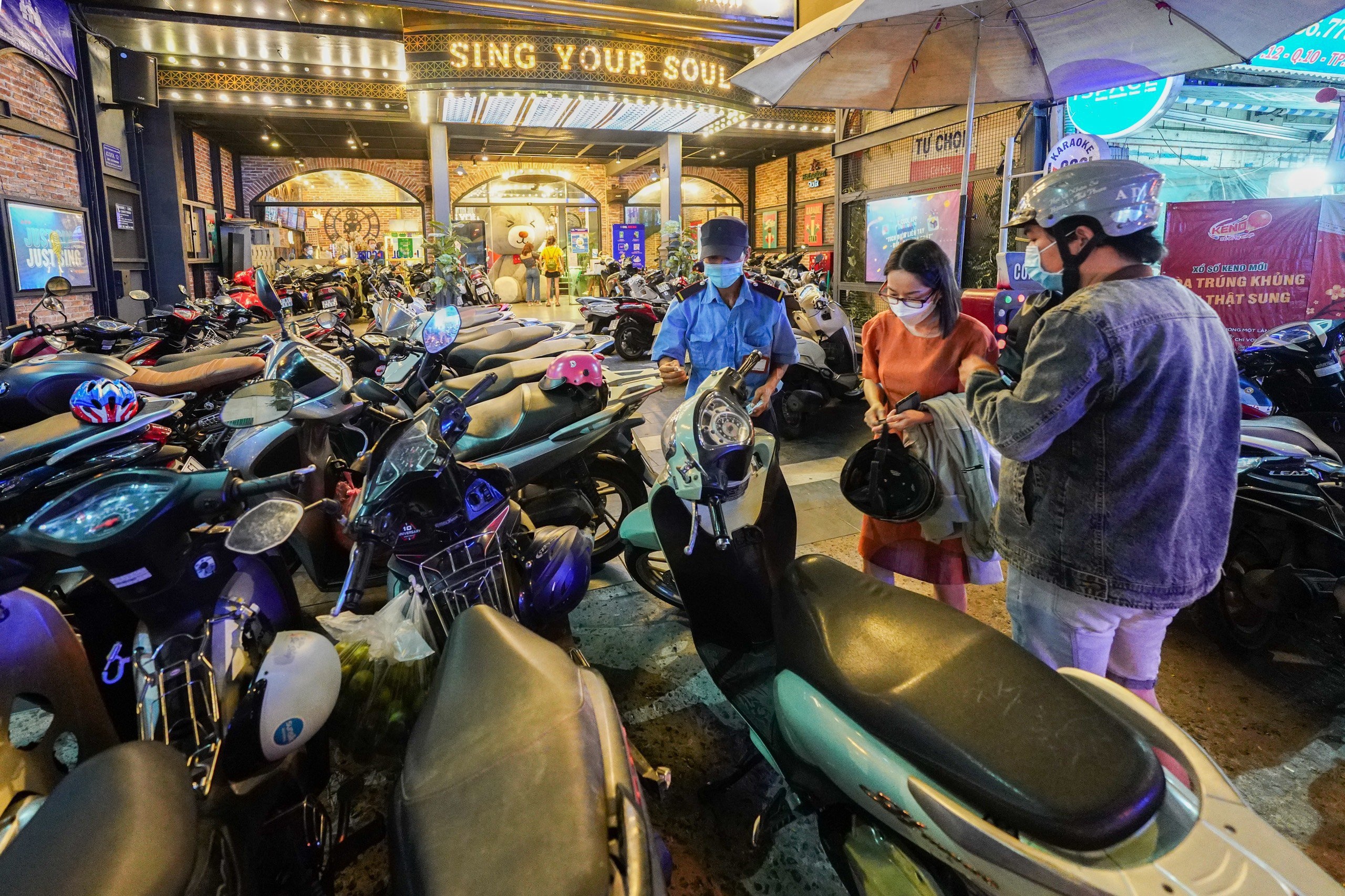 Karaoke,  spa tai TP.HCM sau thong bao ngung hoat dong anh 2