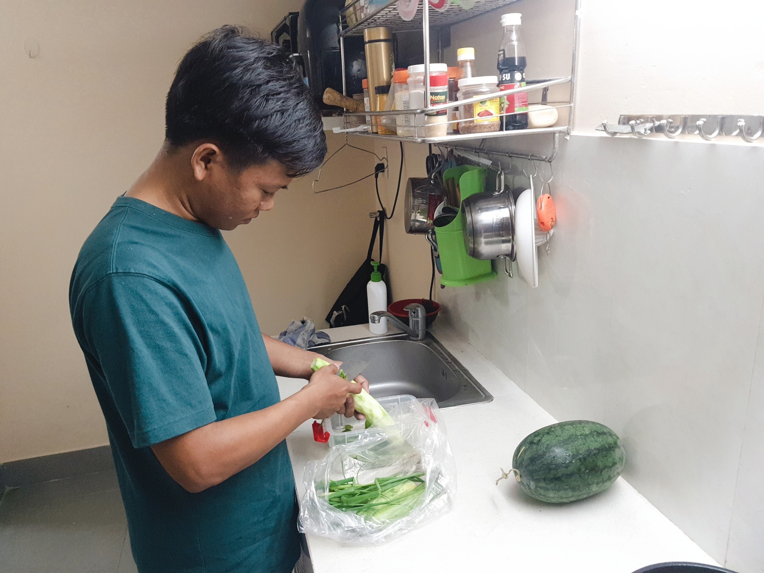 thu nhap bao nhieu la du o TP.HCM anh 2