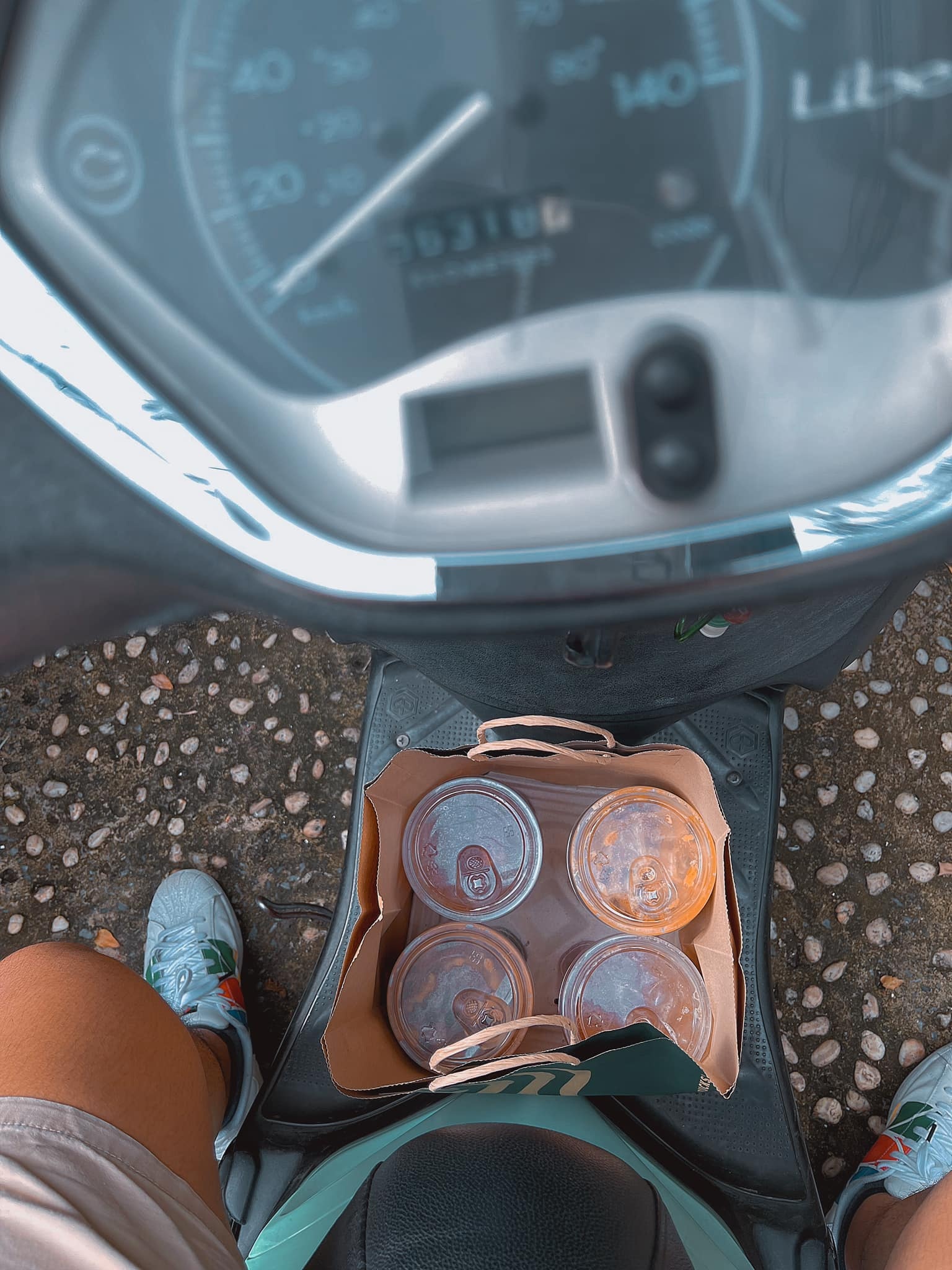 mua đồ hiệu bất chấp bão giá ảnh 3 mua do hieu bat chap bao gia anh 3