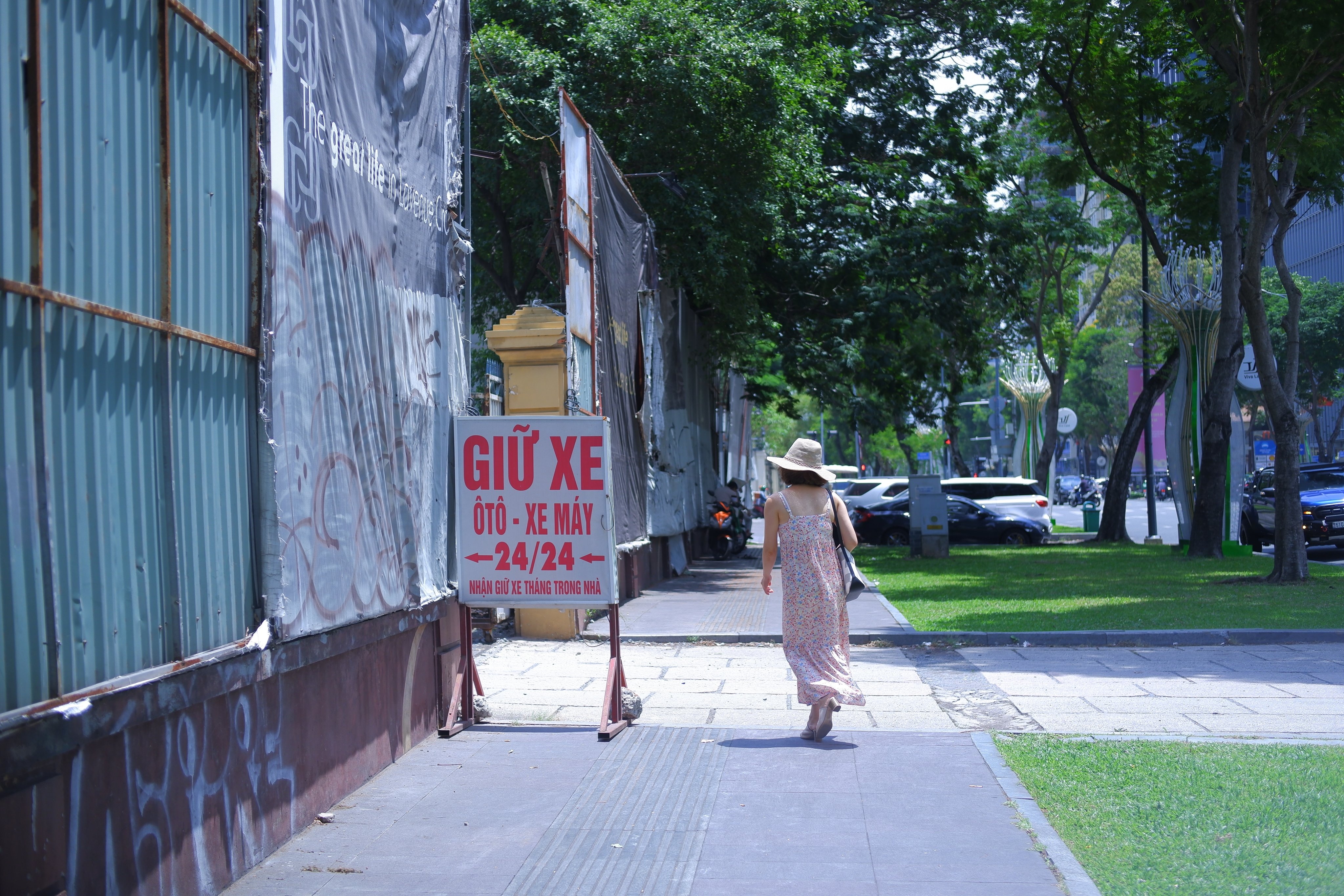 giu xe o trung tam,  xe hoi,  bai do xe o trung tam TP.HCM anh 1