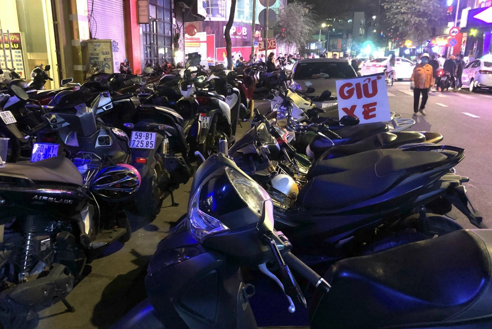 Thieu bai giu xe tai trung tam TP.HCM anh 3