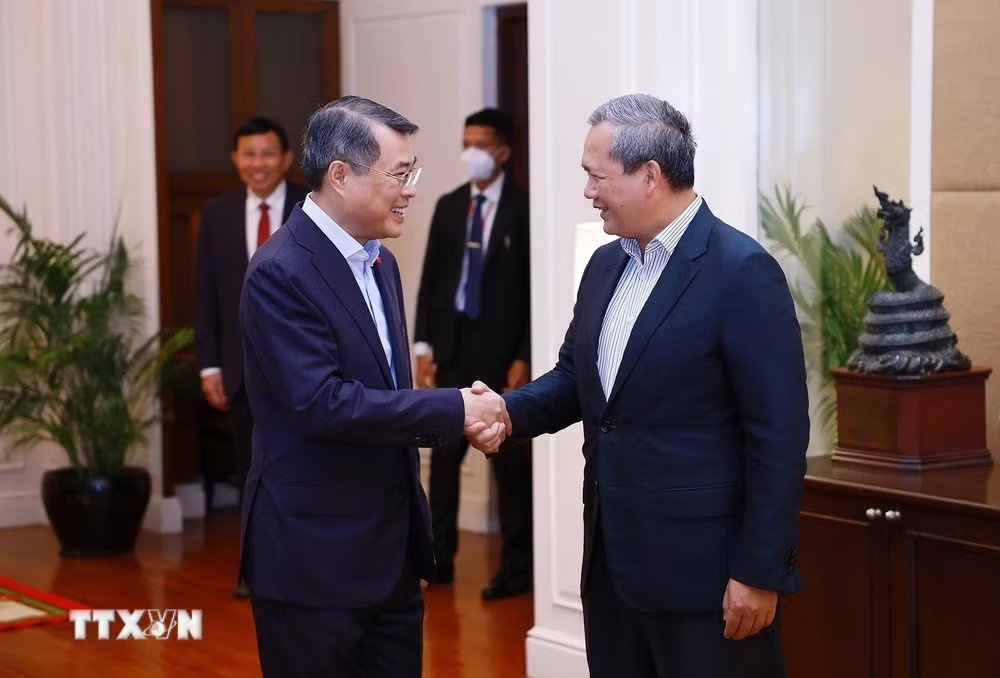 Thủ tướng Lê Minh Hưng cùng Thủ tướng Hun Manet dùng bữa sáng và làm việc