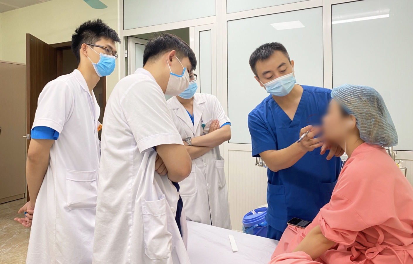 Teo da bung vi tiem mo seo o spa hinh anh