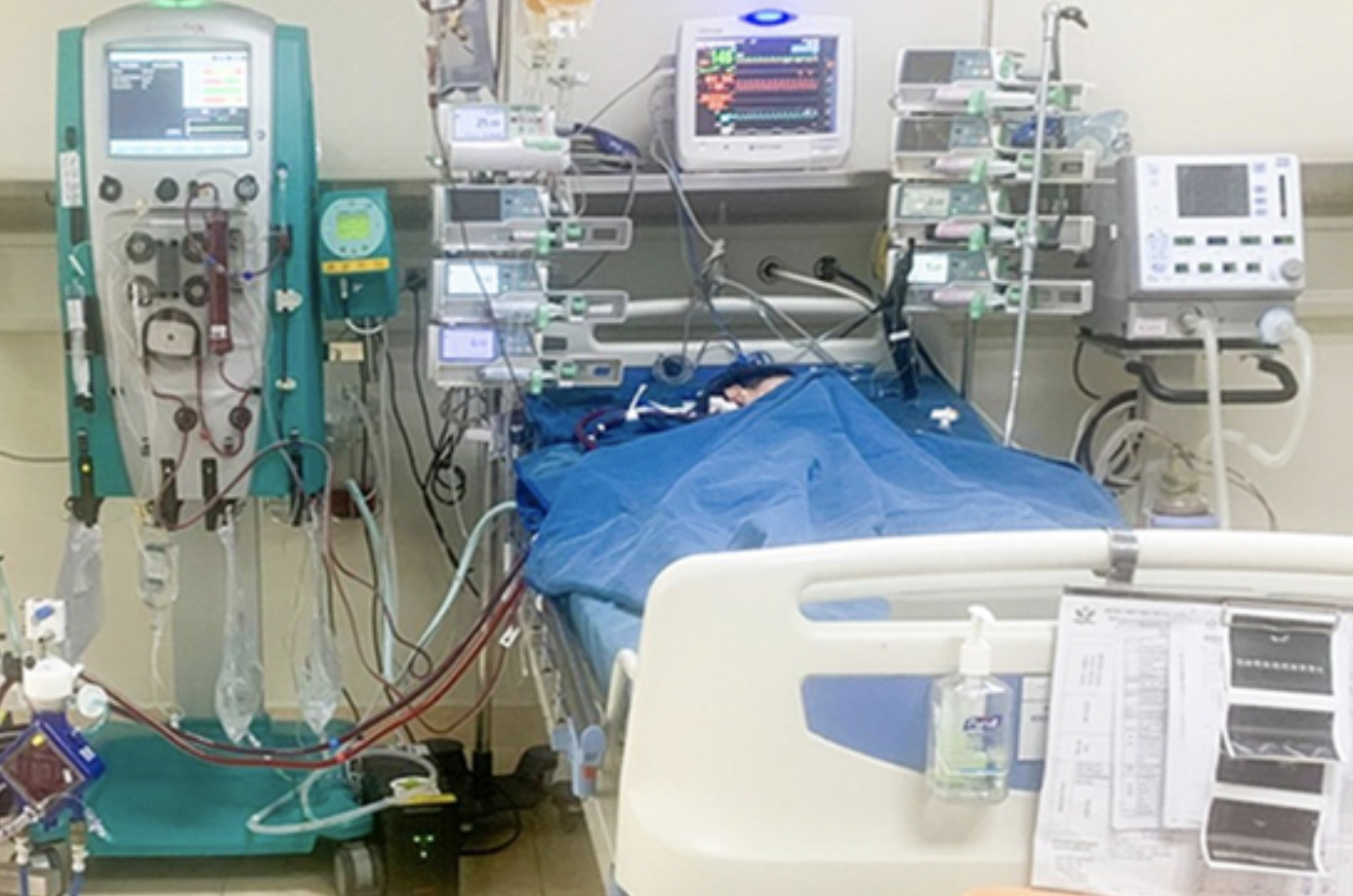 Be trai soc tim vi Covid-19 anh 1