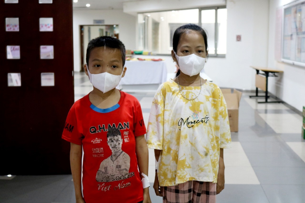 Nhung dua tre mang benh tu gene lan cua cha me hinh anh