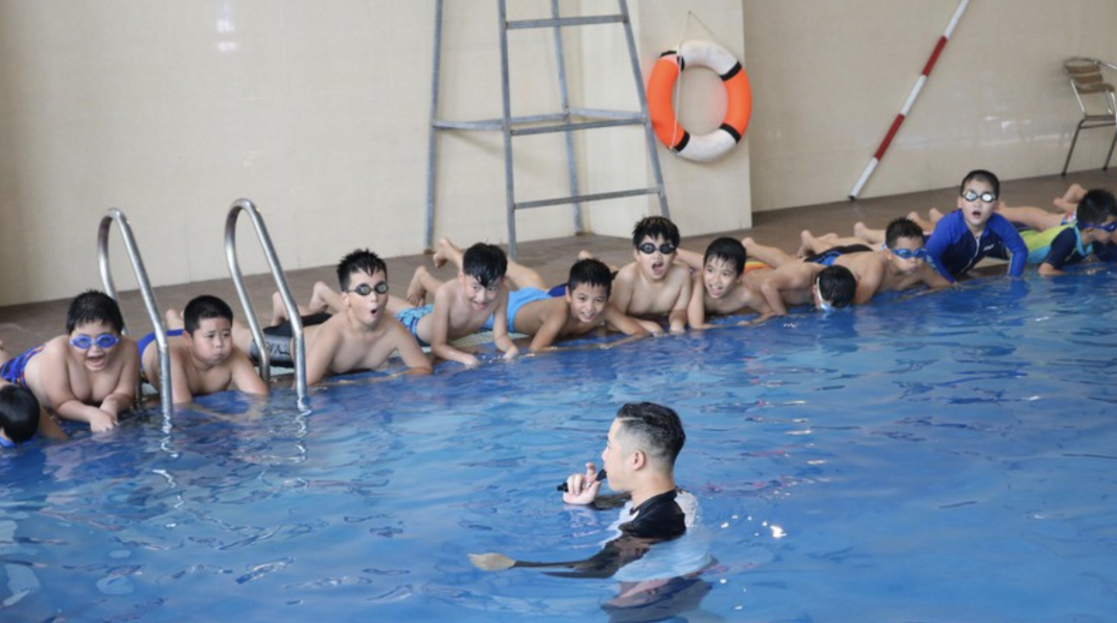 Phụ huynh ngại cho con học bơi ở trường ảnh 1 Phu huynh ngai cho con hoc boi o truong anh 1