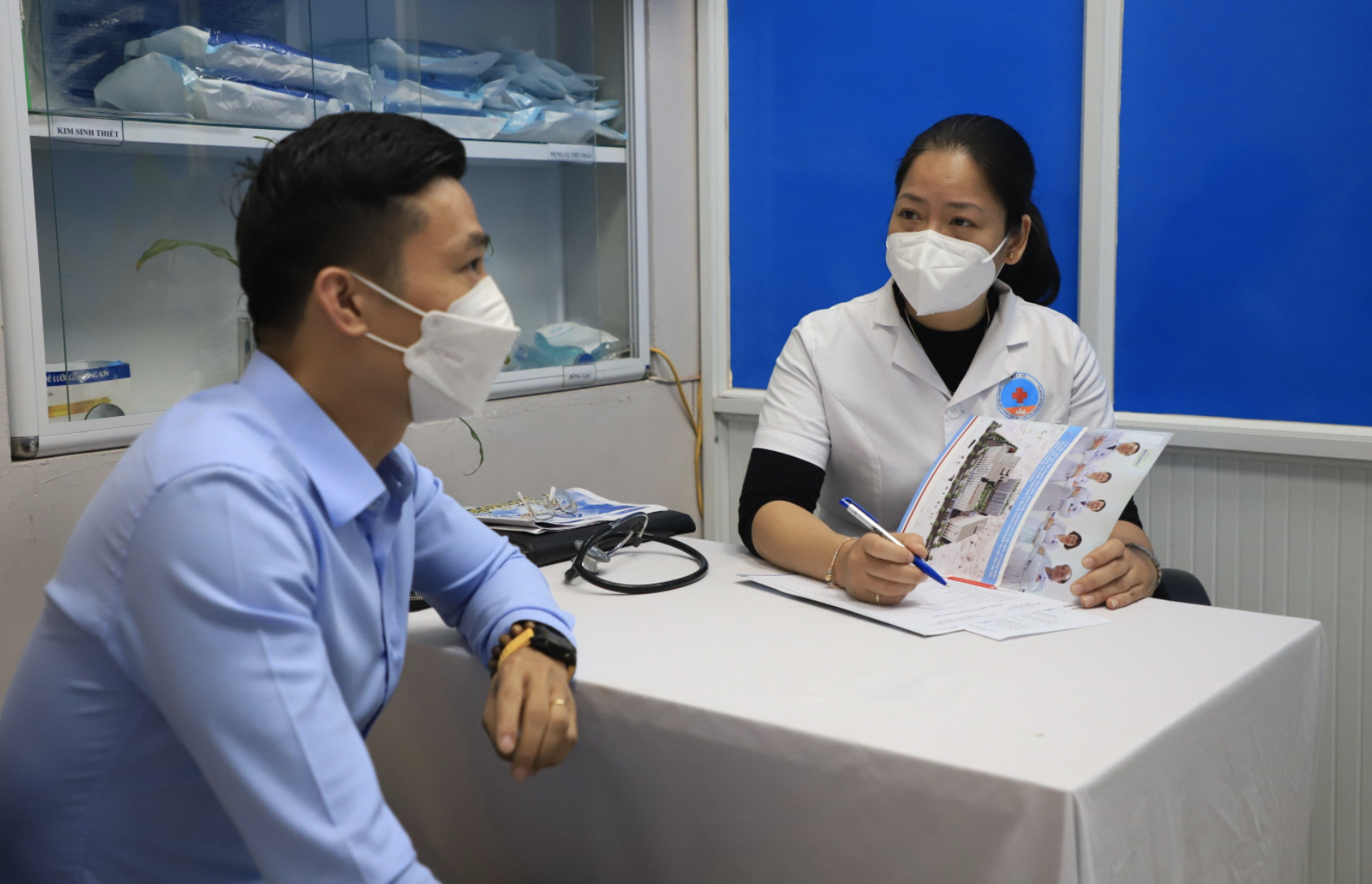 Giam suc ben sau nhiem nCoV hinh anh