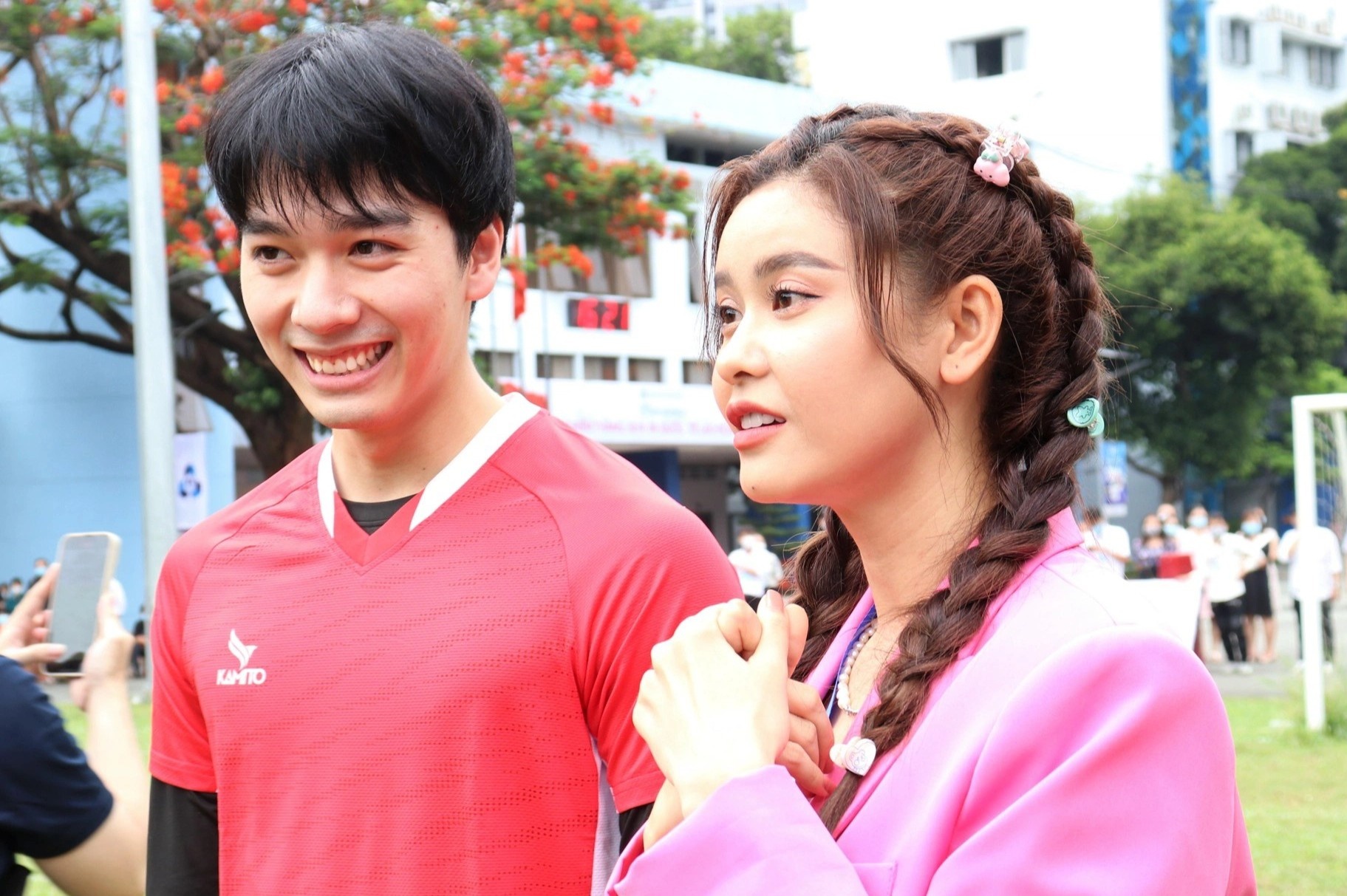 Hoc phi dai hoc tang, co truong cao gap doi hinh anh