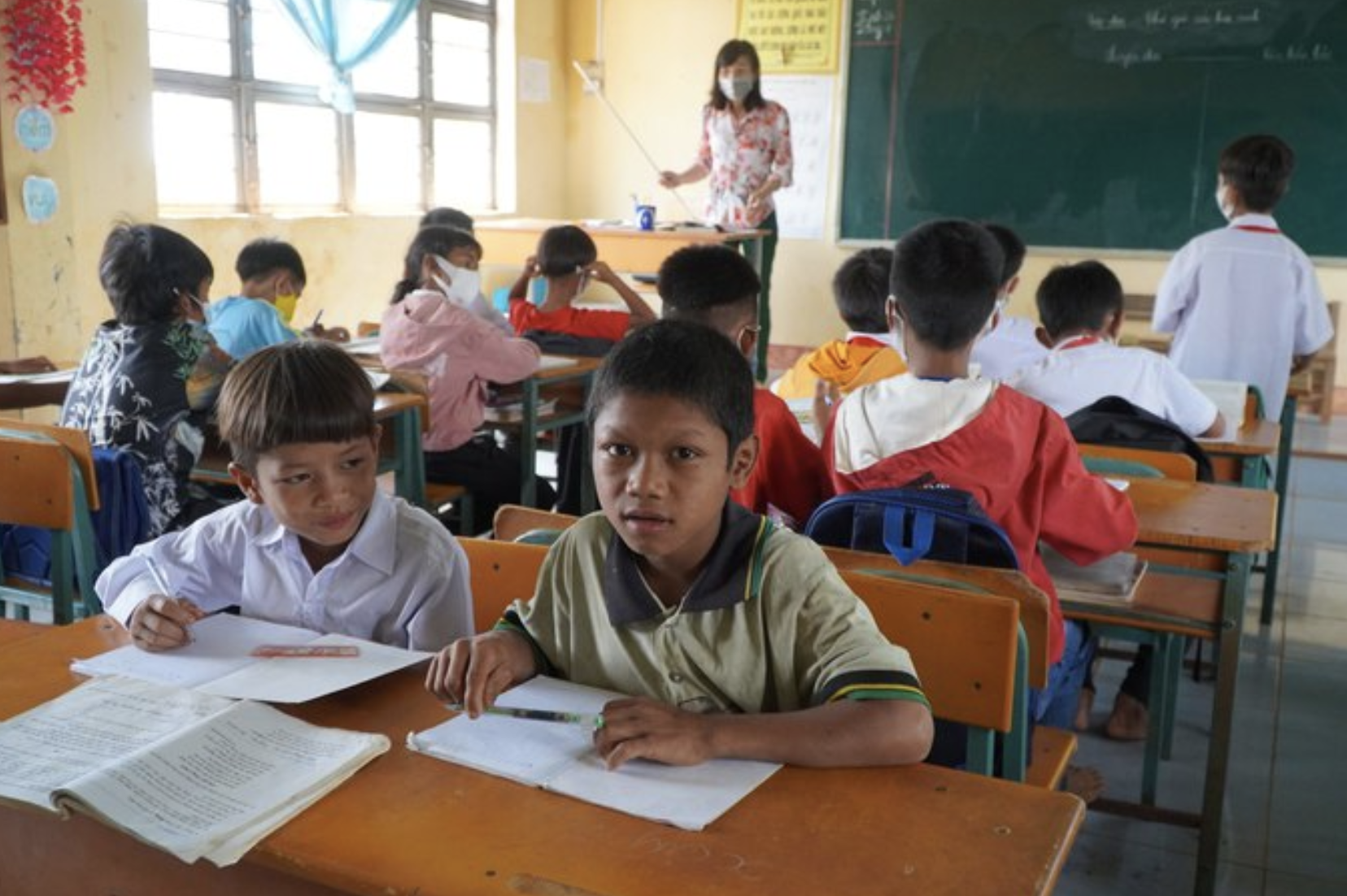 Thieu giao vien tram trong anh 1