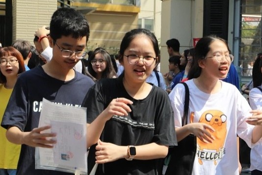 Con mung ro khi truot truong chuyen hinh anh