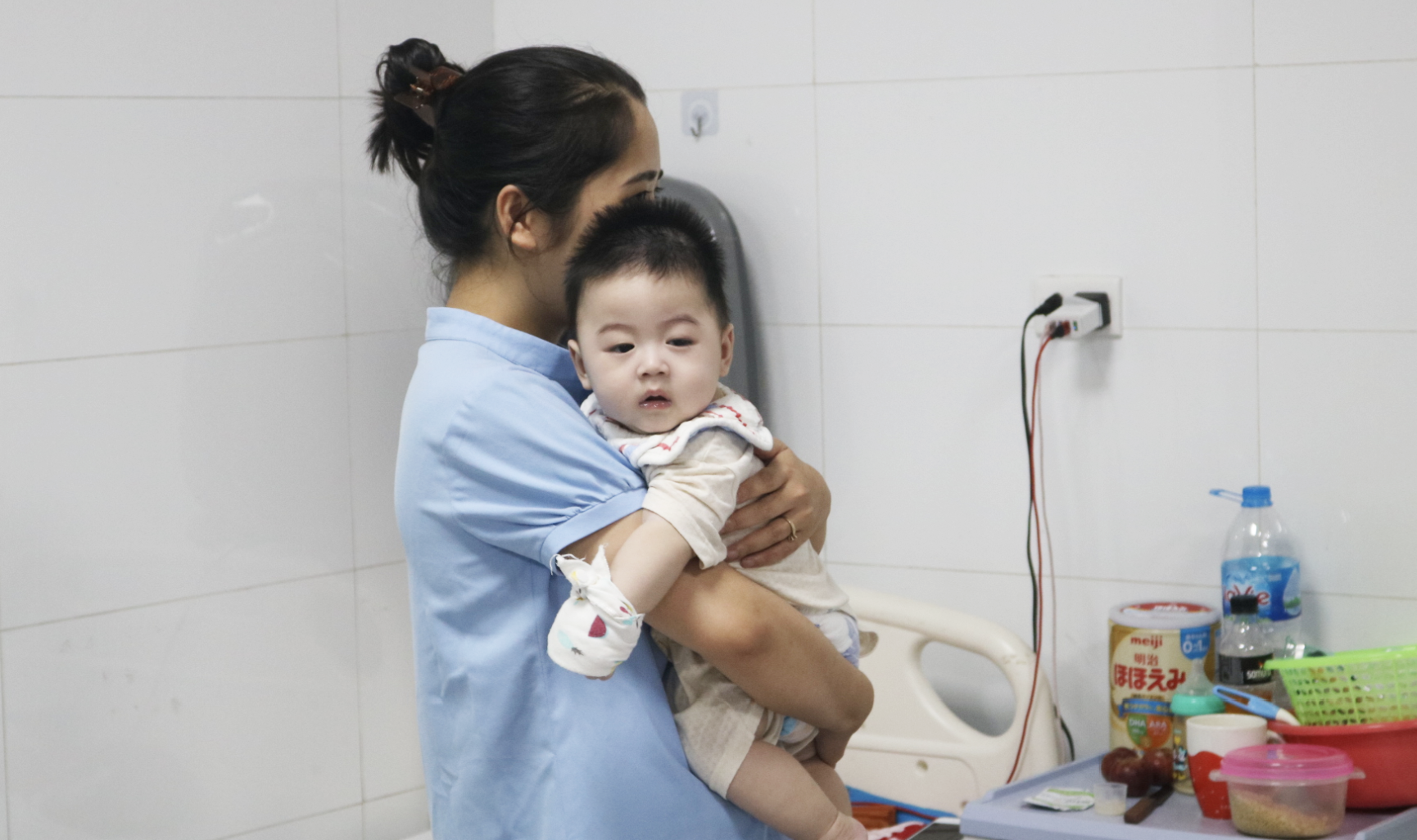 Nang nong, tre nhap vien vi viem phoi tang hinh anh