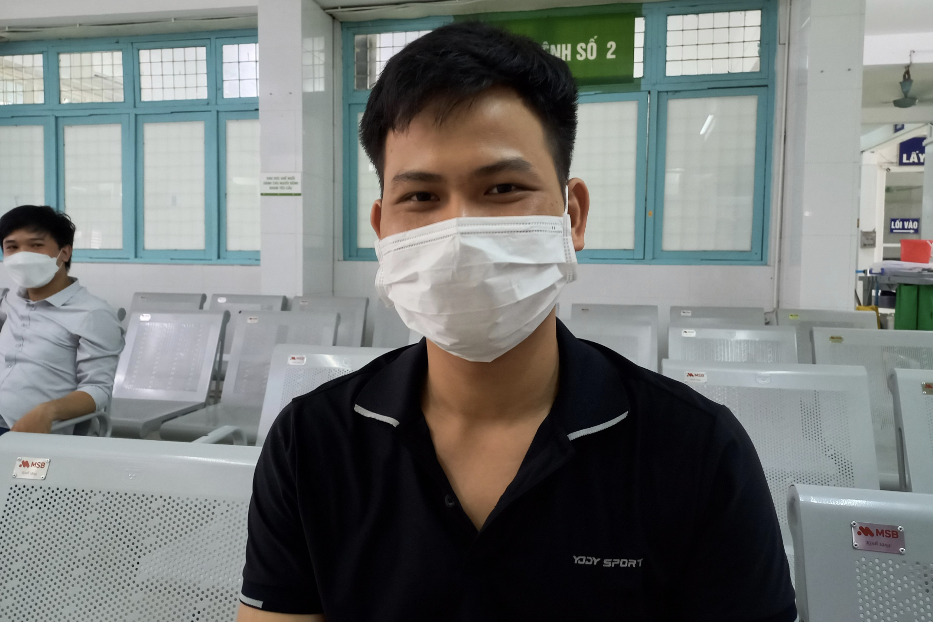 chang trai tre bi thoai hoa co tay anh 2