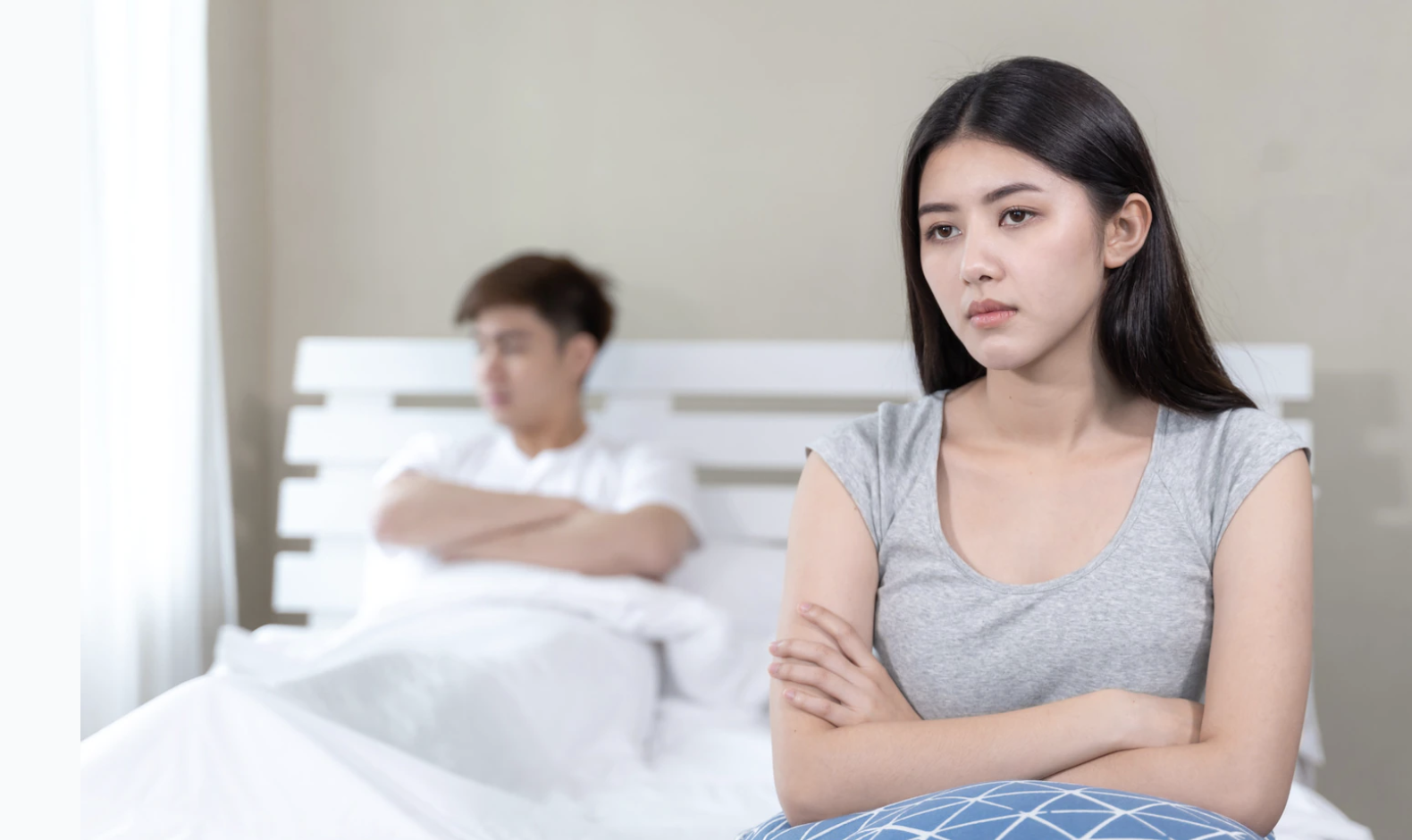 Tu mua thuoc tranh thai ve uong, co gai tre lanh cam voi ban trai hinh anh