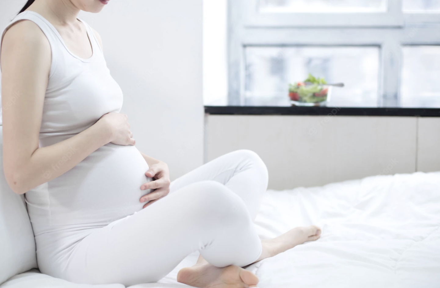 Co gai tre kho mang thai vi qua beo anh 1