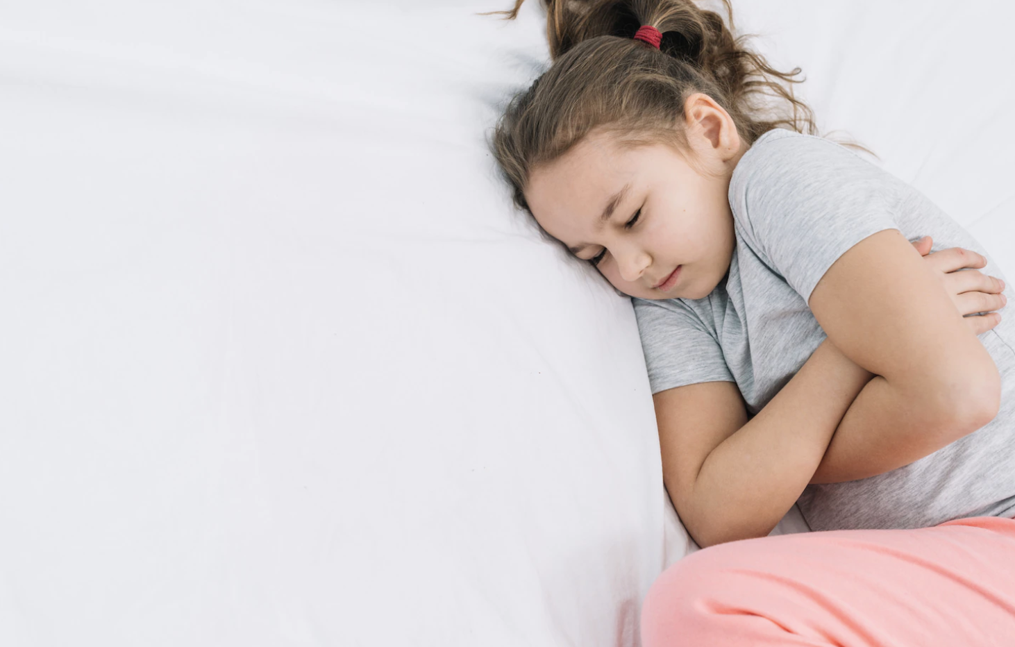 Cach ve sinh cho tre bi tieu chay nhiem khuan hinh anh