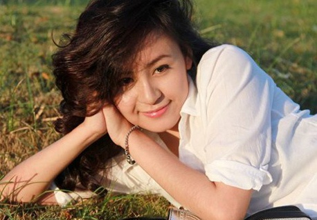 Ba Tung xin cach clip nong, di du lich bui hinh anh