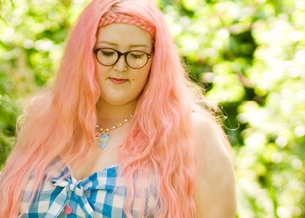 Co gai nang 120kg van noi tieng vi... xinh dep hinh anh