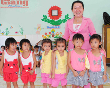 Lop mau giao co 3 cap song sinh hinh anh