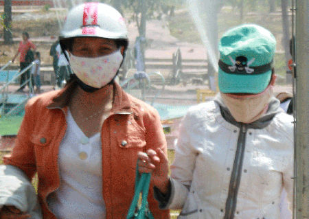 Quy ba miet vuon ban dat phau thuat thanh... Ngoc Trinh hinh anh