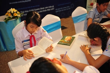 Hoc sinh lop 7 khoc thuong Dai tuong hinh anh