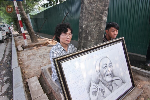 Chang trai thuc ca dem truoc le vieng de ve tranh Dai tuong hinh anh