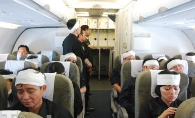 Hinh anh gia dinh Dai tuong tren chuyen co VN 1911 hinh anh