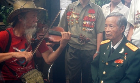 Anh hung La Van Cau lang cho vieng Dai tuong hinh anh