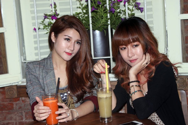 Van Navy tren dong duoi he di choi toi 20/10 hinh anh