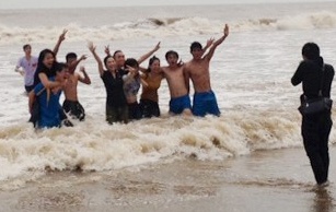 Bao von bo bien, gioi tre van... tao dang chup anh hinh anh