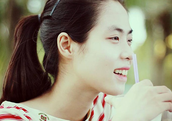 Co gai choi guitar hat tinh ca hut hon 100.000 luot xem hinh anh