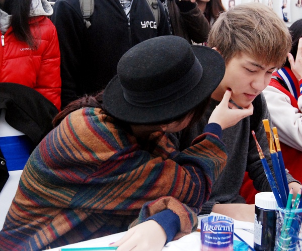 Quynh Anh Shyn va Be Tran tinh cam giua hoi cho hinh anh