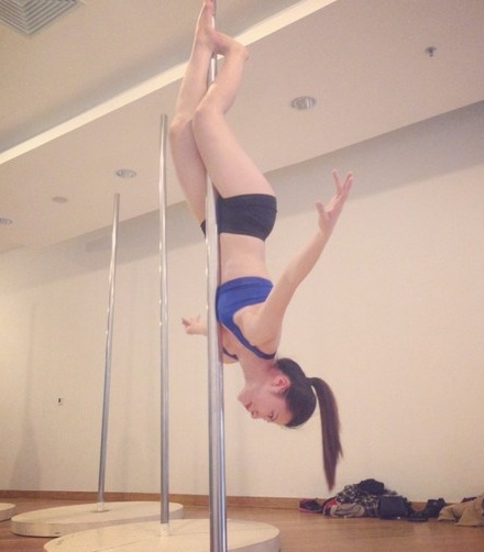 Vân Anh khi múa cột.