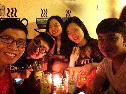 Lúc này, trên mạng, các thành viên cũng bắt đầu chia sẻ ảnh đón Giờ Trái đất.