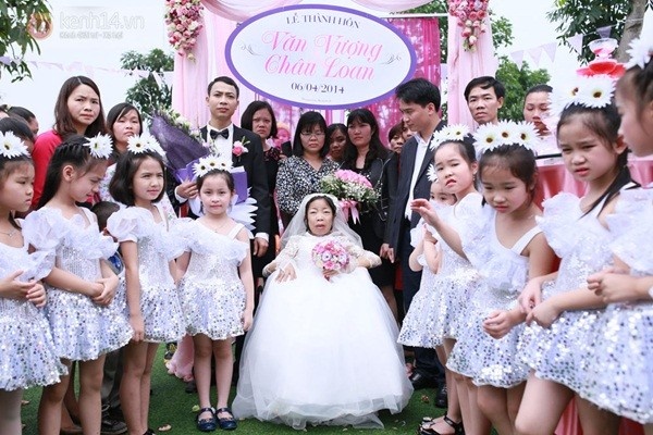 Le cuoi co tich cua co gai suy than va chang trai kem 3 tuoi hinh anh