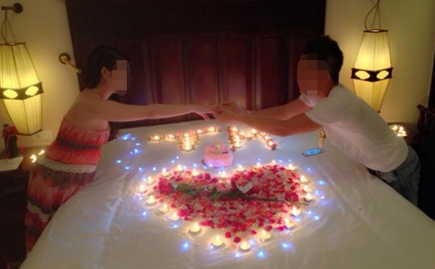 Đôi vợ chồng trẻ lúc còn mặn nồng.