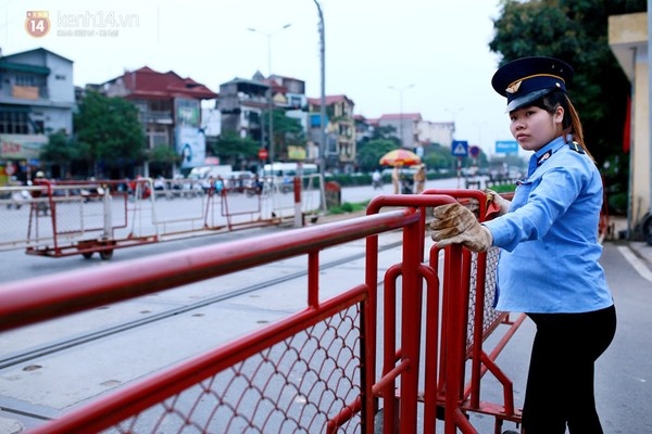 Chị Đào Mai Hương (SN 1993) - nữ công nhân đường tàu đang mang thai ở tháng thứ 8.