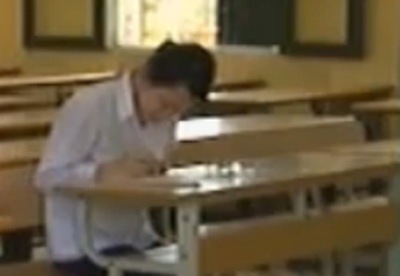 Clip VTV: Can canh hoi dong thi chi co mot thi sinh hinh anh