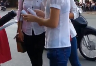 Clip thi sinh chia se phao thi truoc cong truong hinh anh
