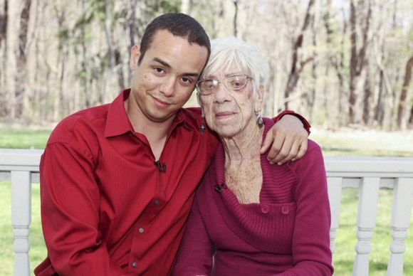 Clip tinh yeu cua chang 31 va nang 91 tuoi hinh anh