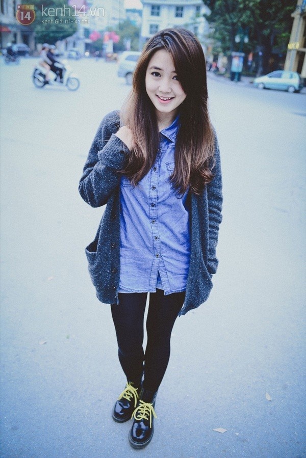 Hot girl Sa Lim cũng sở hữu gương mặt tròn đầy, phúc hậu với những đường nét duyên dáng đậm chất con gái Hà Nội. Dù rất được yêu mến nhưng Sa Lim luôn hạn chế sự xuất hiện của mình trên truyền thông và cũng không tham gia nhiều trong các dự án nghệ thuật như một vài hot girl khác.