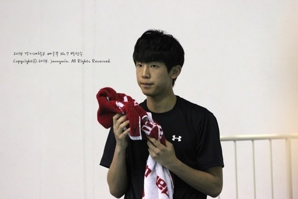 Dan mang truy tim chang trai noi len sau Running man hinh anh