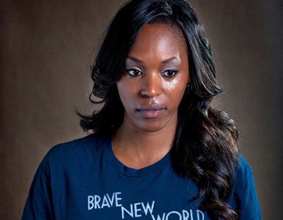 Đó có thể là sự tiếc nuối, hối hận, cũng có thể là nỗi đớn đau hằn lên theo những nếp nhăn.