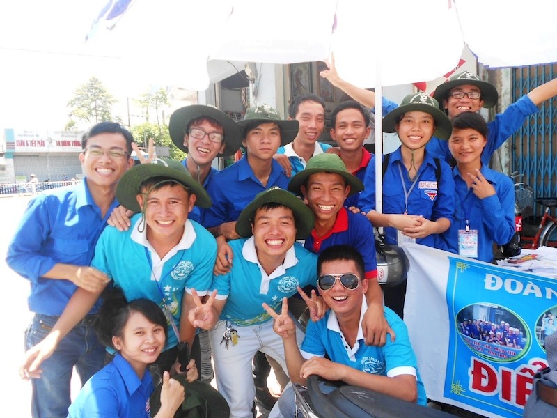 các tình nguyện viên ở điểm thi Hai Bà Trưng vui mừng vì công an đã vào cuộc làm rõ đối tượng xe ôm Bình.