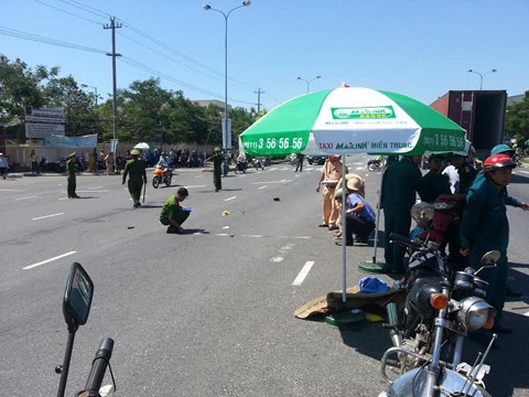 Dua em di thi, thieu nu chet tham truoc cong truong hinh anh