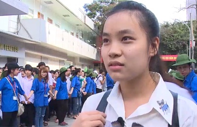 Thi sinh thich thu voi de tieng Anh hinh anh