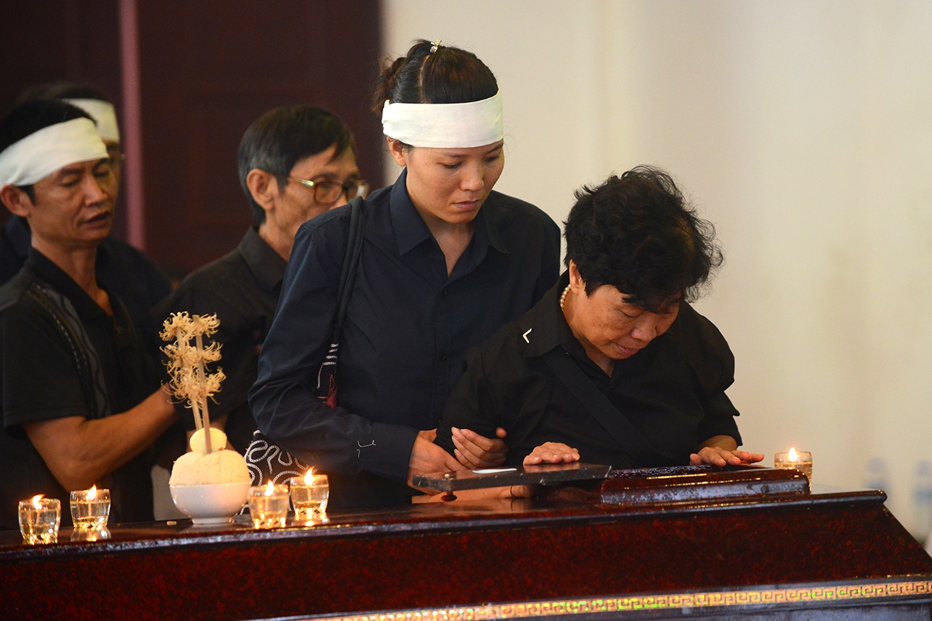 10 khoanh khac xuc dong trong le tang vlogger Toan Shinoda hinh anh